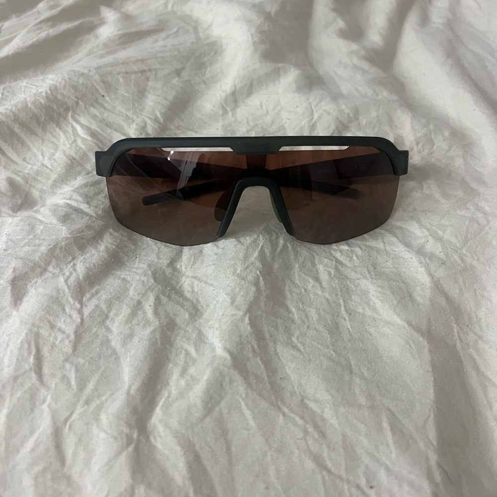 Goodr “the jungle is my gym” sunglasses